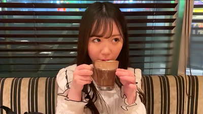 Hún er vinkona sem tilheyrði sama klúbbi í háskólanum. Og hún er aðlaðandi stelpan í klúbbnum. Þetta er japanskt kynþokkafullt andrúmsloft.