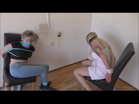❤️ Fíkill / bundin og kæfð / stúlka í neyð ❌ Klámmyndband hjá okkur ☑